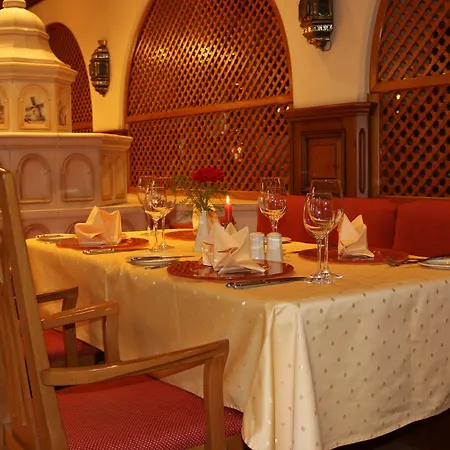 Spanischer Hof 그로디츠