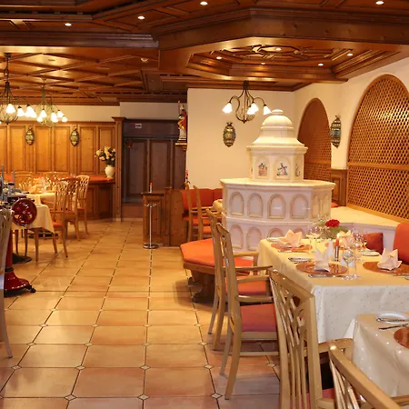 Hotel Spanischer Hof 4*