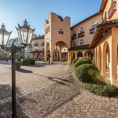 Spanischer Hof Hotel 4*