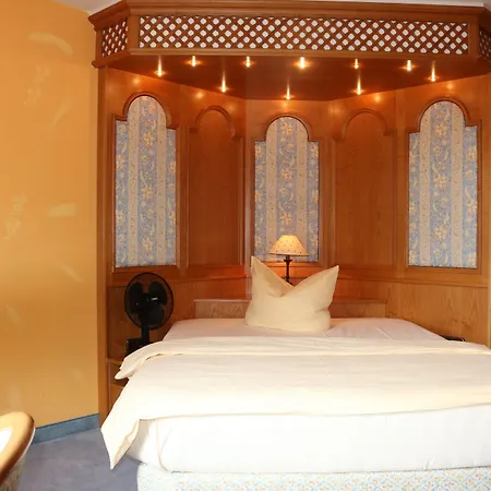 Spanischer Hof Hotel 4*