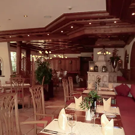 Spanischer Hof Hotel 4*