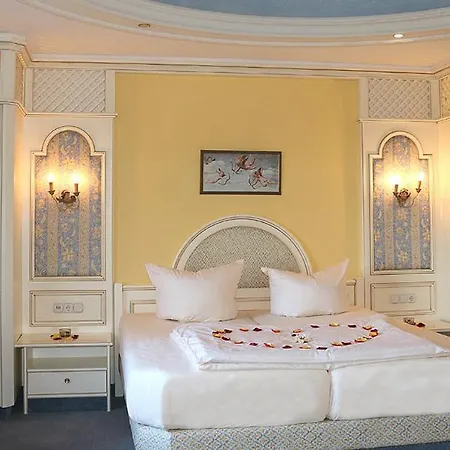 Hotel Spanischer Hof 4*