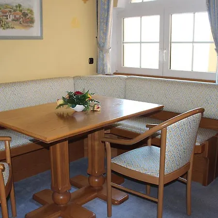 Spanischer Hof 4*