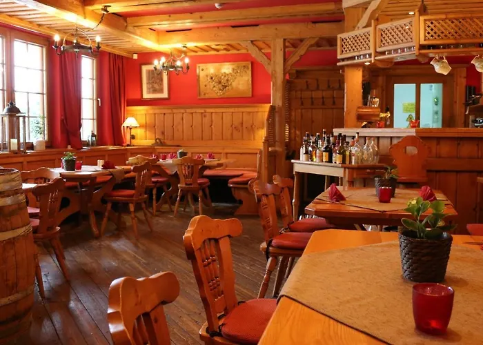 Spanischer Hof فندق 4*