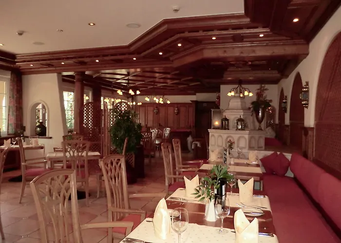 Spanischer Hof فندق 4*