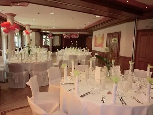 Spanischer Hof فندق