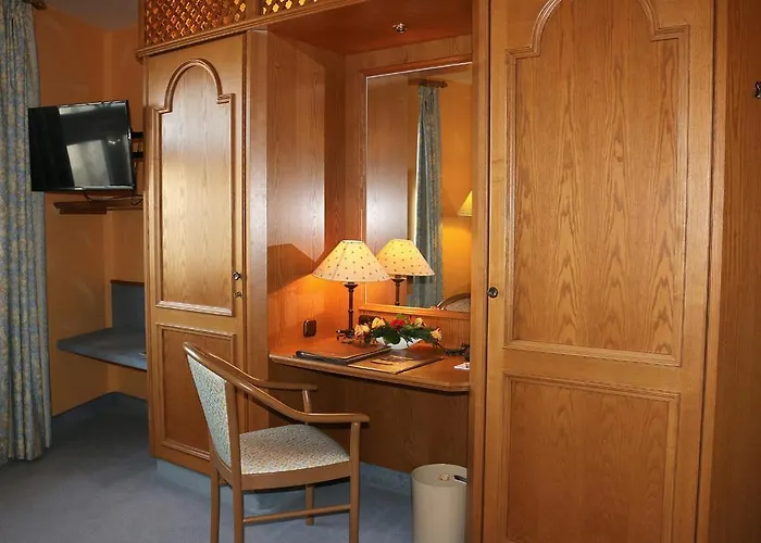 فندق Spanischer Hof