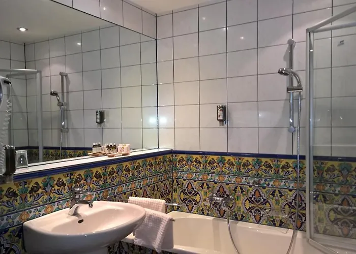 Spanischer Hof فندق 4*