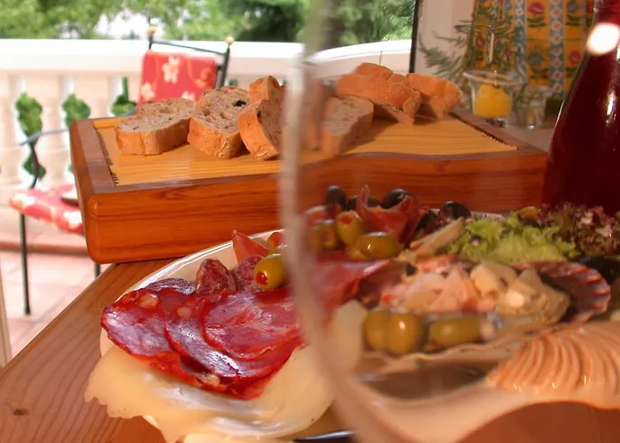 Spanischer Hof فندق 4*