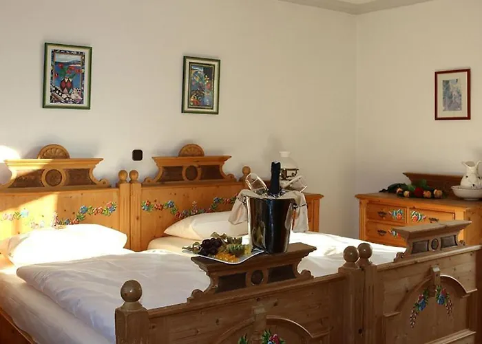 Spanischer Hof فندق